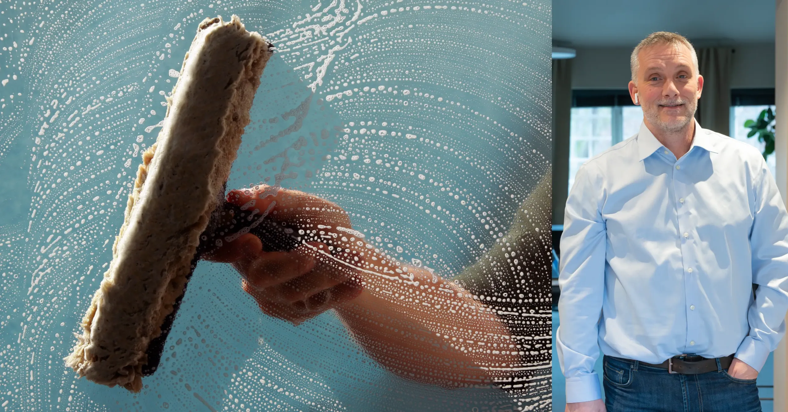 Bengt, vd på Ledig personal på Factoringgruppens kontor i Göteborg. Bredvid han är det en bild på en fönsterputs.